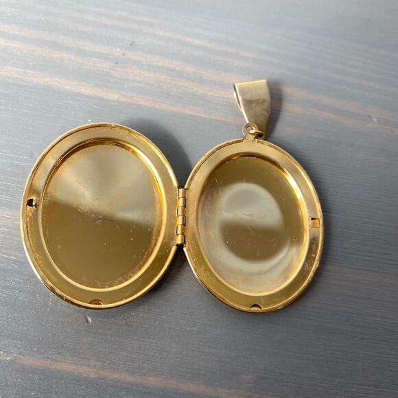 Vintage Enamel Locket Pendant Royal Blue Oval Goldtone Multicolor Floral Fruits - Picture 3 of 5